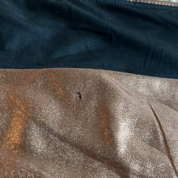 Aritzia | Little Moon Metallic Bungee Crop - Picture 3 of 4